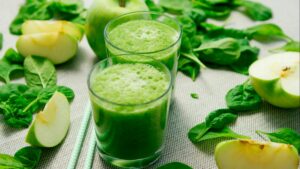 Batido verde detox: la receta más fácil con espinacas y piña