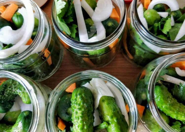 Alimentos fermentados: qué son, para qué sirven y cómo incorporarlos a tu dieta