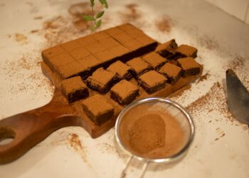 Bolas de proteínas de cacao y avena: receta fácil sin horno