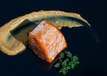 Cena Saludable en 20 Minutos: Salmón al Horno con Espárragos