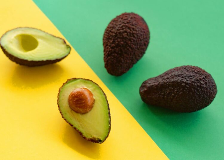 Ensalada de quinoa con espárragos y aguacate: el almuerzo ligero de primavera