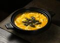 Crema de lentejas rojas con cúrcuma y leche de coco: cena rápida y antiinflamatoria