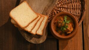 Habas con jamón ibérico: receta tradicional de primavera en 30 minutos