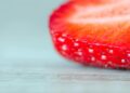 Helado de yogur griego con fresas: postre saludable sin azúcar añadido