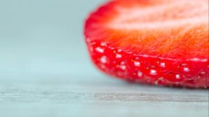 Helado de yogur griego con fresas: postre saludable sin azúcar añadido