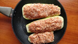 Calabacines rellenos al horno: receta fácil y ligera