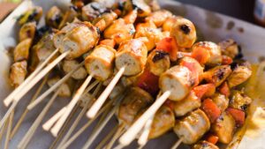 Brochetas de pollo a la plancha: receta fácil y jugosa