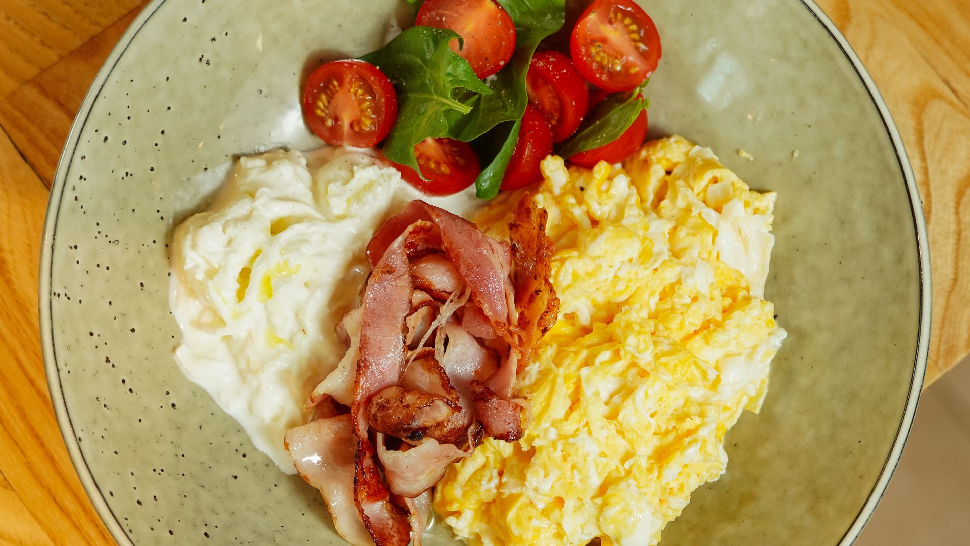 Huevos revueltos cremosos: receta fácil y perfecta