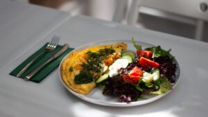 Tortilla de calabacín: receta fácil, jugosa y en 25 minutos