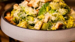 Ensalada César saludable: receta fácil y ligera