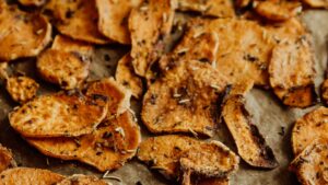 Chips de boniato al horno: crujientes y fáciles